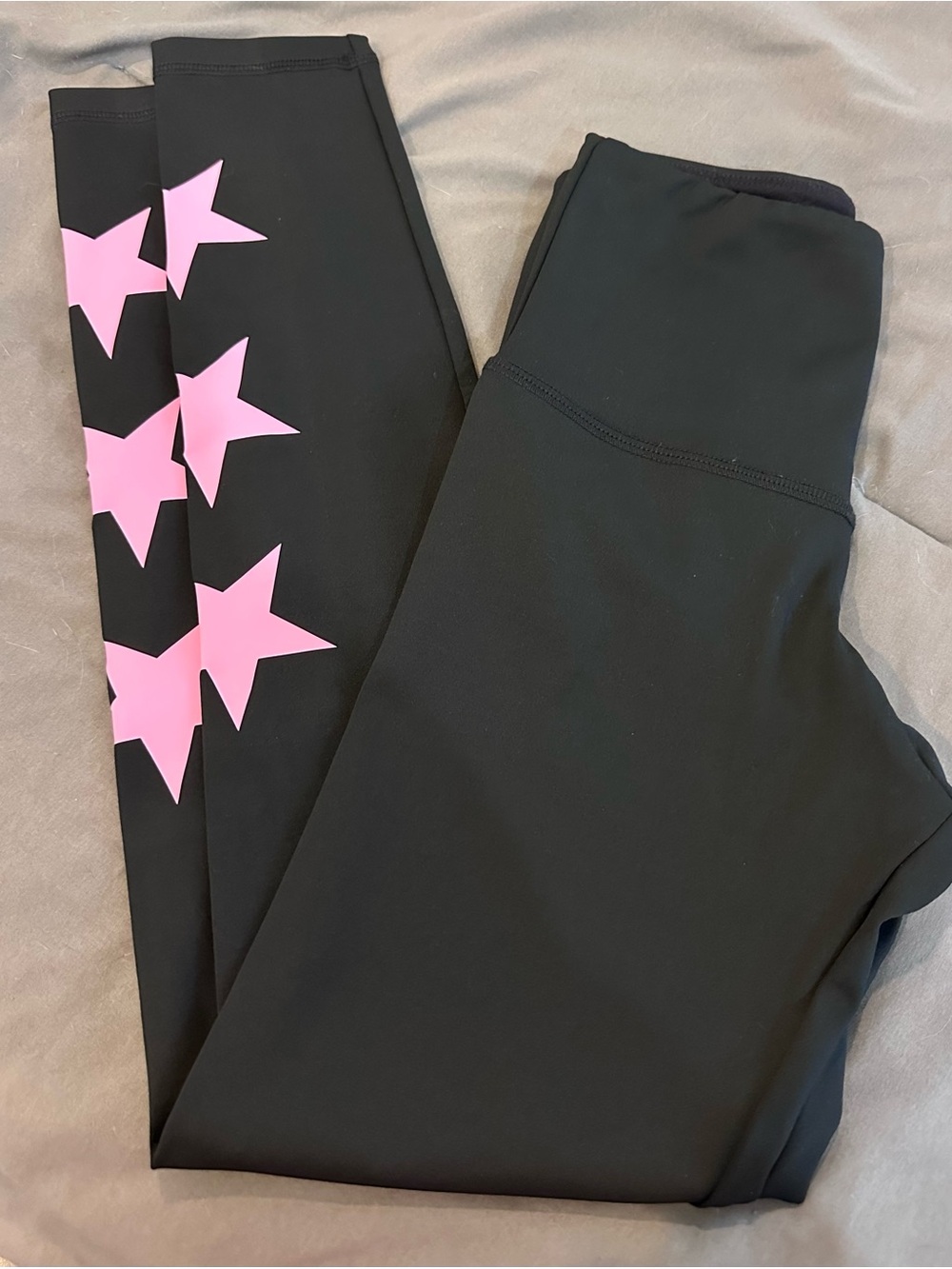 STRUT THIS women’s Black Leggings with Pink Star Print like new
